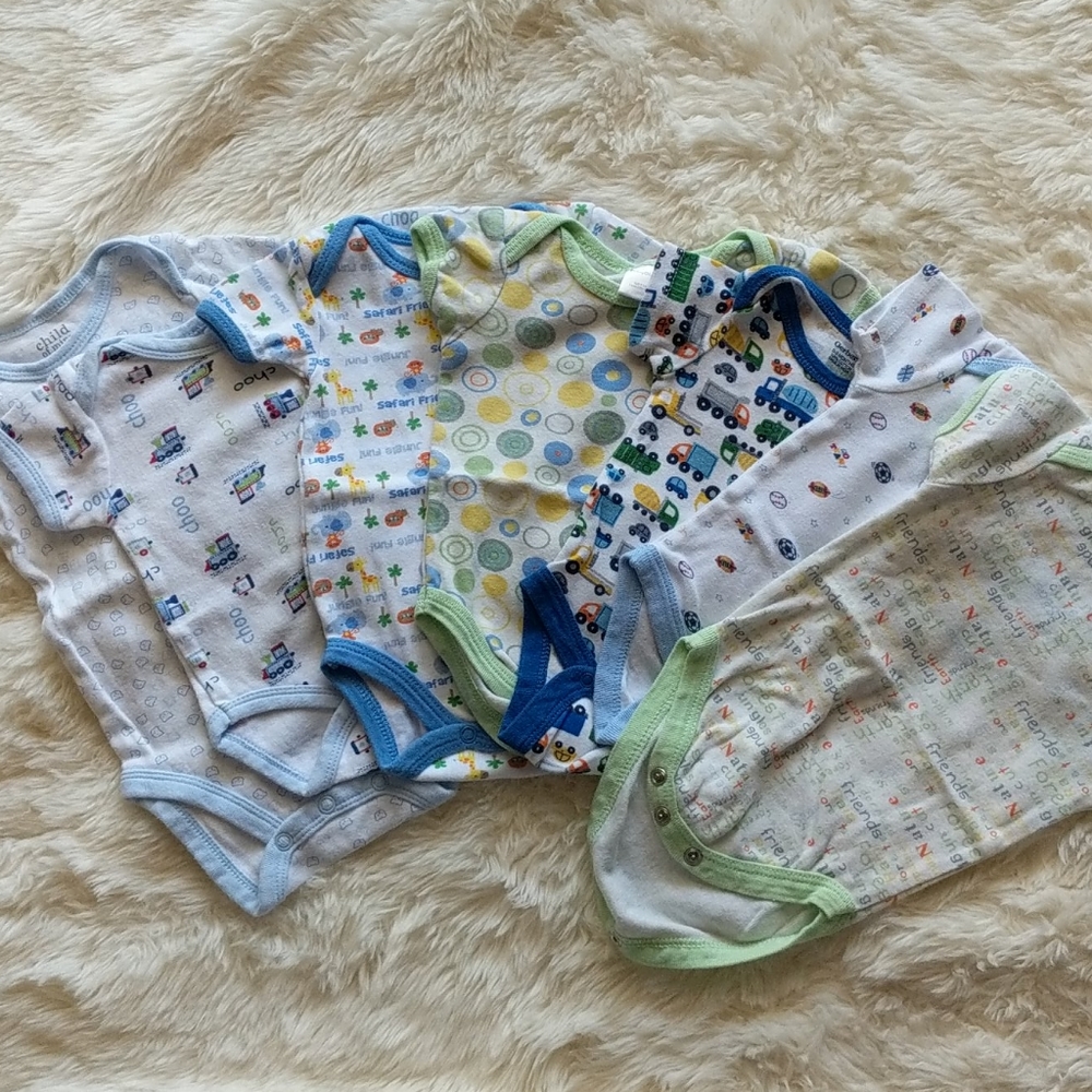Baby Onesies Bundle $5 if bundled!📦📦